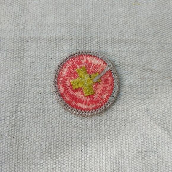 Boy Scout First-Aid Merit Badge Vintage Patch 1990 57 - Picture 2 of 3